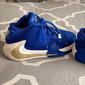 Boys Nike basketball shoes, size 5